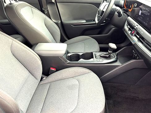 Used 2025 Kia K4 FWD image 23