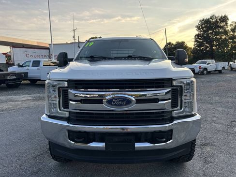 Used 2019 Ford F250 XLT w/ FX4 Off-Road Package AWD/4WD image 3