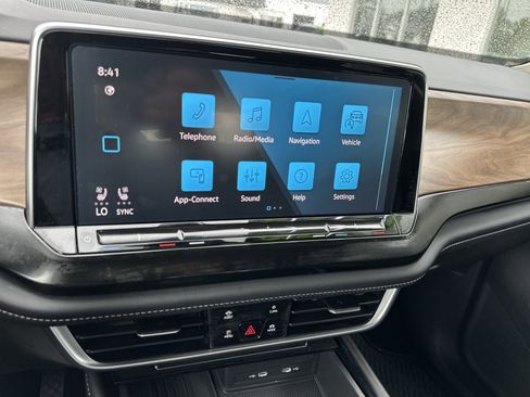 Used 2025 Volkswagen Atlas SE w/ Black Wheel Package AWD/4WD image 17