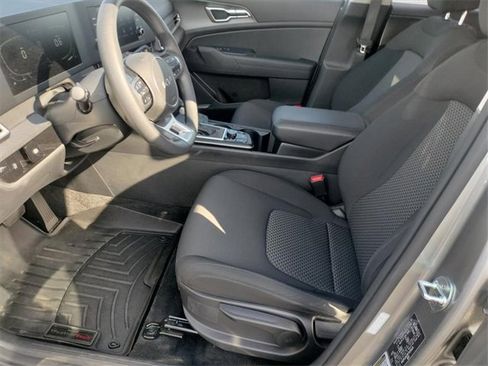Used 2023 Kia Sportage LX image 17