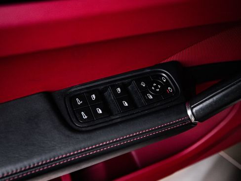 Certified 2023 Porsche Cayenne Platinum Edition AWD/4WD image 22