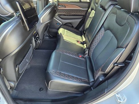 Used 2023 Jeep Grand Cherokee Summit w/ Advanced Protech Group IV AWD/4WD image 10