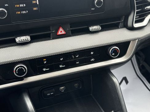 Used 2024 Kia Sportage LX image 16