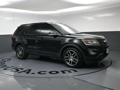 Used 2017 Ford Explorer Sport w/ Equipment Group 401A AWD/4WD image 2