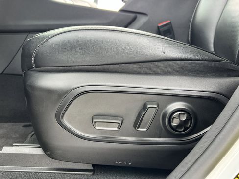 Used 2024 Jeep Grand Cherokee Limited w/ Luxury Tech Group II image 17