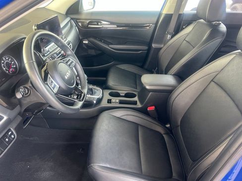 Certified 2023 Kia Seltos SX w/ SX Sunroof Package AWD/4WD image 4