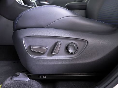 Used 2025 Toyota RAV4 XSE w/ Advanced Technology Package AWD/4WD image 25