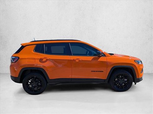 Used 2026 Jeep Compass Latitude AWD/4WD image 4
