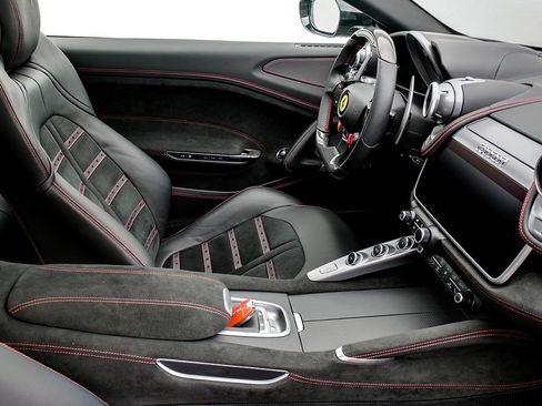 Certified 2020 Ferrari GTC4Lusso T image 14