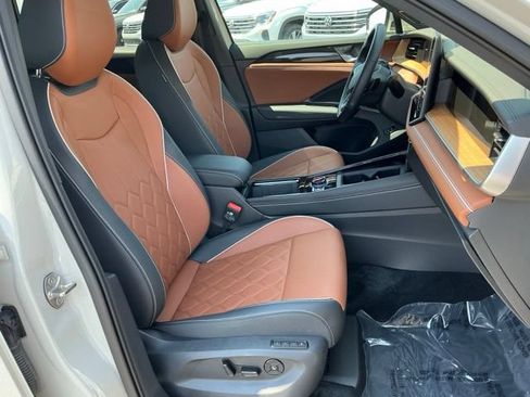 Certified 2026 Volkswagen Tiguan SEL R-Line AWD/4WD image 24