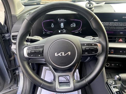Used 2023 Kia Sportage EX image 13