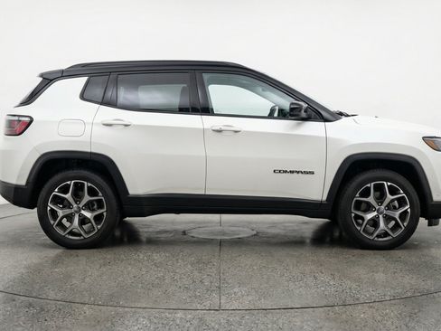 Used 2025 Jeep Compass Limited AWD/4WD image 11