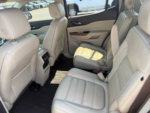 Used 2019 GMC Acadia Denali w/ Technology Package FWD image 18