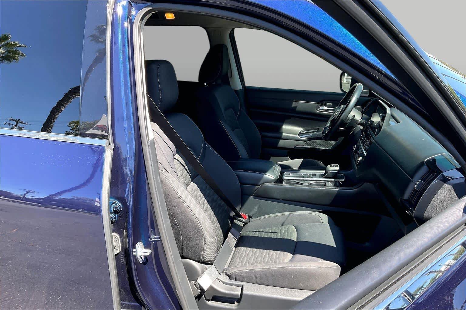 Used 2022 Nissan Pathfinder SV FWD image 8