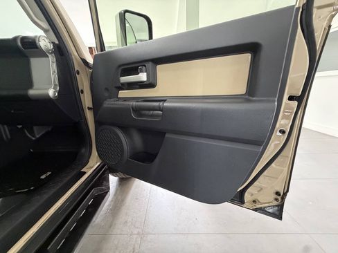 Used 2014 Toyota FJ Cruiser 4WD w/ Upgrade Package image 8