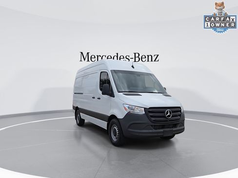 Used 2023 Mercedes-Benz Sprinter 2500 image 2