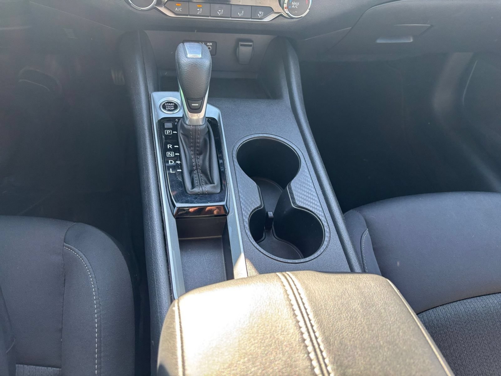 Used 2025 Nissan Altima 2.5 SV FWD image 41