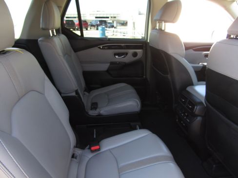 Used 2024 Honda Pilot EX-L image 11