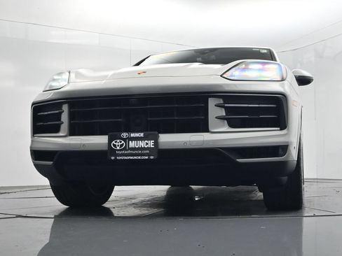 Used 2025 Porsche Cayenne S AWD/4WD image 48