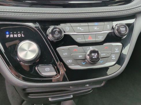 New 2026 Chrysler Pacifica Select image 31