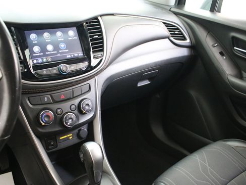 Used 2018 Chevrolet Trax LT w/ LT Convenience Package AWD/4WD image 17