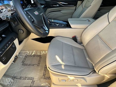 Used 2022 Cadillac Escalade Premium Luxury image 9