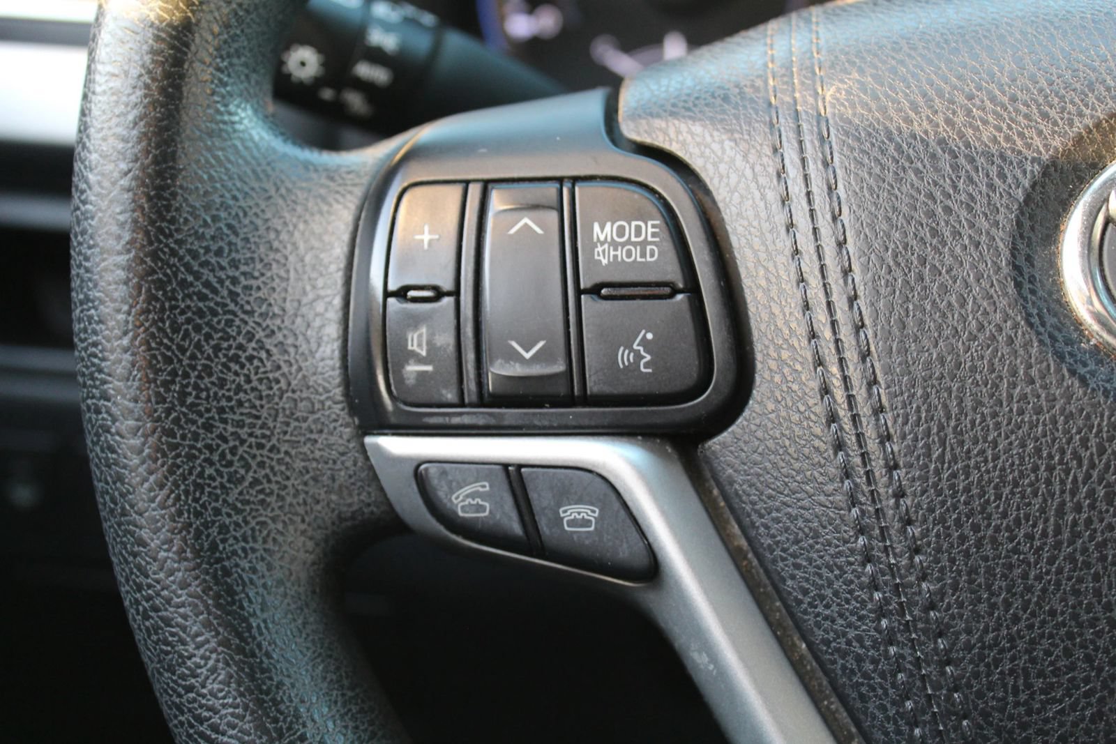 Used 2016 Toyota Highlander LE FWD image 19