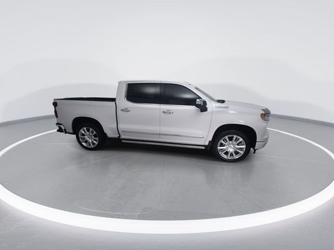 Used 2023 Chevrolet Silverado 1500 High Country w/ Technology Package AWD/4WD image 2