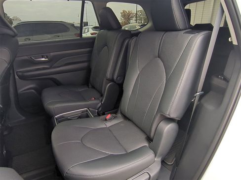 Used 2025 Toyota Grand Highlander FWD image 23