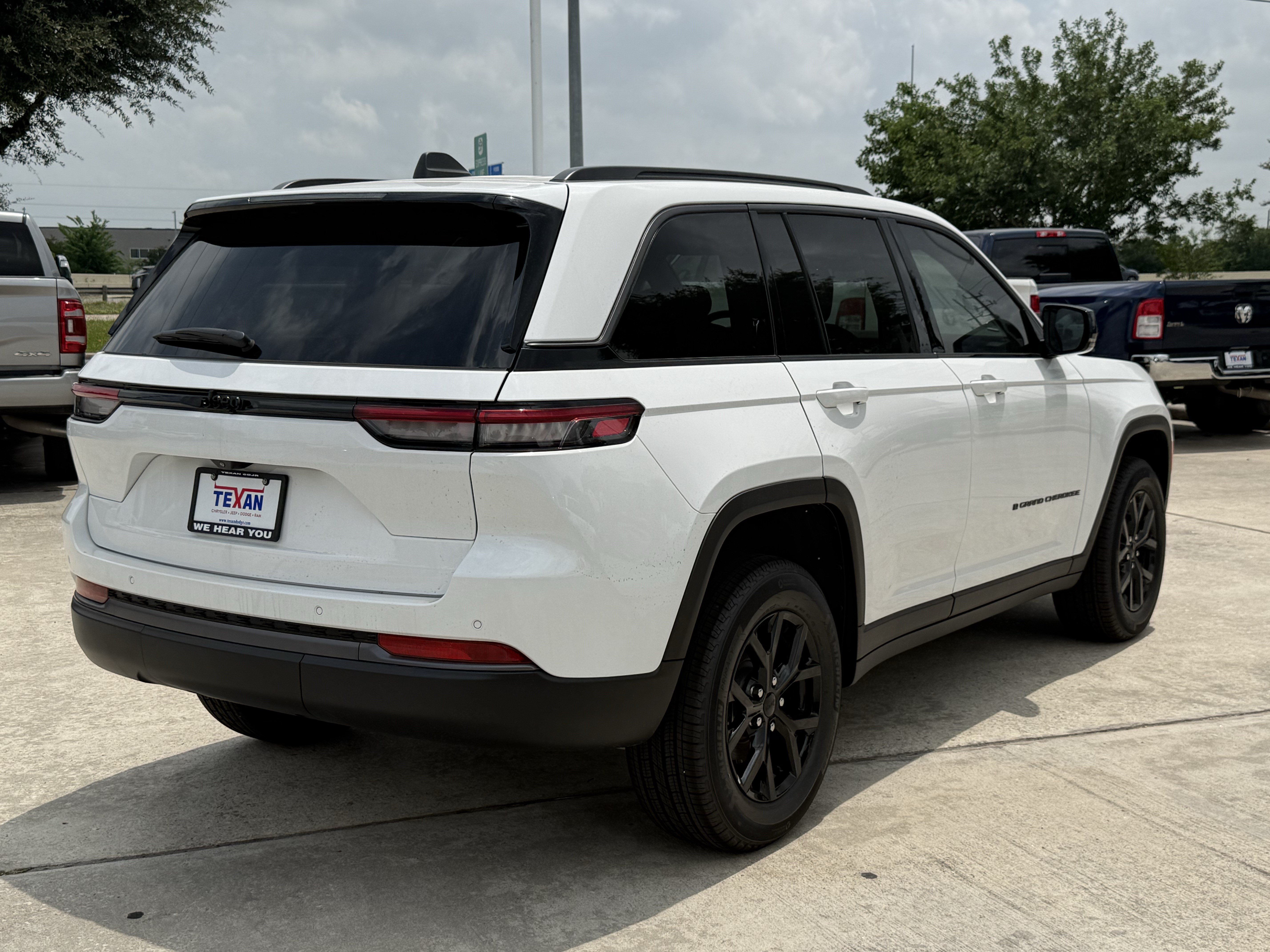 New 2026 Jeep Grand Cherokee Altitude RWD image 5