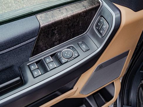 Used 2025 Ford F350 Lariat w/ Black Appearance Package image 19