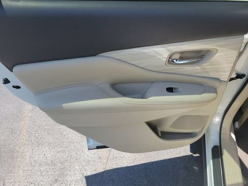 Used 2017 Nissan Murano Platinum w/ Platinum Technology Package FWD image 20
