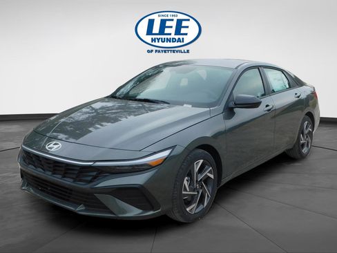 Used 2025 Hyundai Elantra Sport image 7