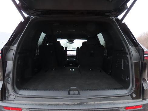 Used 2025 Chevrolet Traverse LT image 19