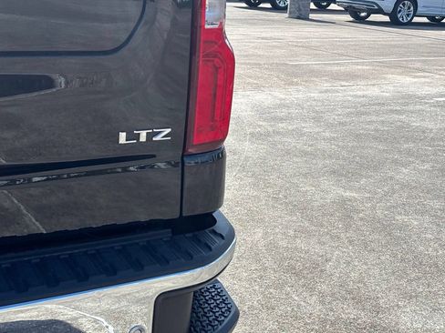 Used 2023 Chevrolet Silverado 1500 LTZ w/ LTZ Convenience Package II AWD/4WD image 13