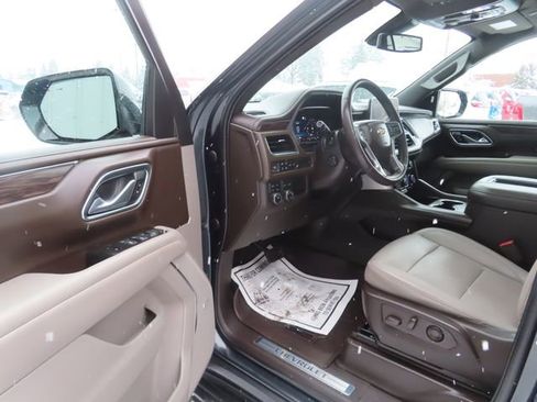 Used 2022 Chevrolet Tahoe LT w/ Luxury Package AWD/4WD image 18