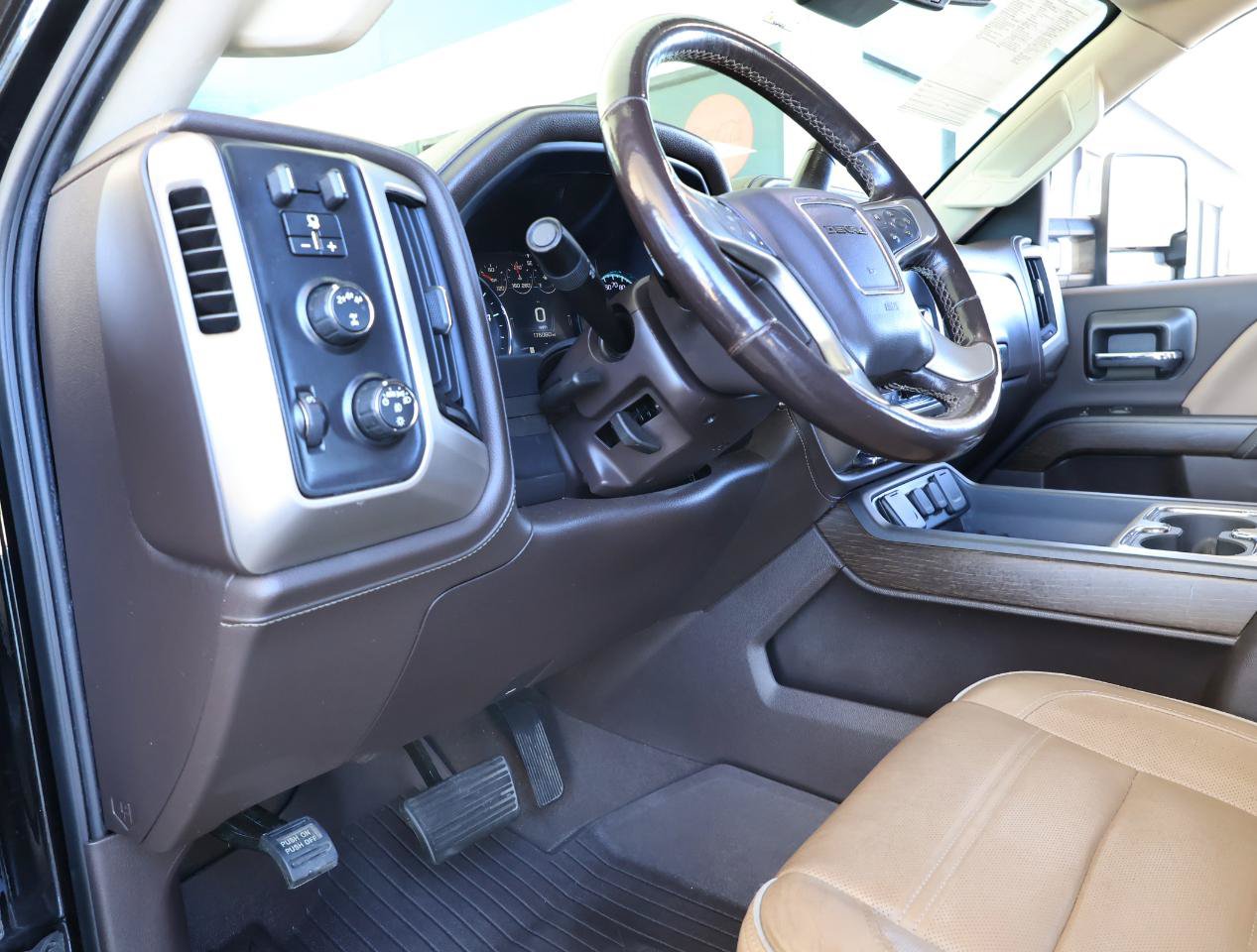Used 2019 GMC Sierra 2500 Denali w/ Duramax Plus Package AWD/4WD image 39