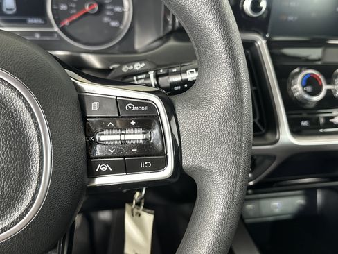 Used 2023 Kia Sorento LX image 27