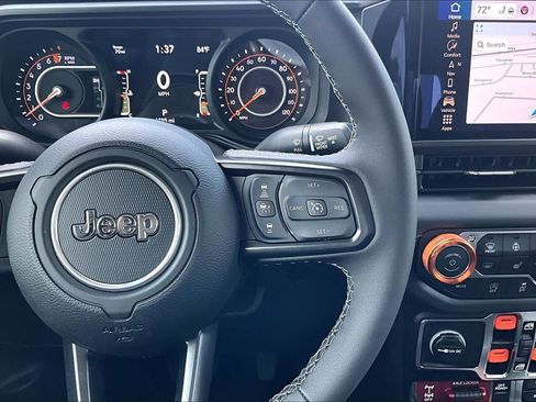 Used 2025 Jeep Gladiator Mojave AWD/4WD image 25