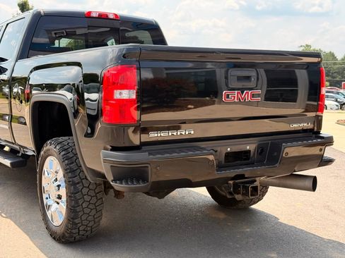 Used 2017 GMC Sierra 2500 Denali w/ Duramax Plus Package AWD/4WD image 4