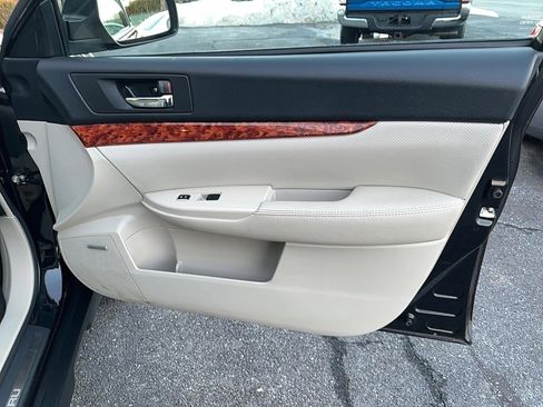 Used 2010 Subaru Outback 2.5i Limited w/ Popular Equipment Group 1B image 20