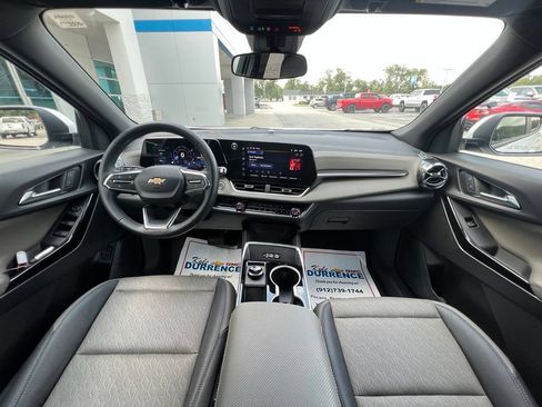 Used 2026 Chevrolet Equinox LT w/ Convenience Package II FWD image 2