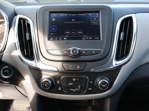 Used 2022 Chevrolet Equinox LS w/ LS Convenience Package image 24