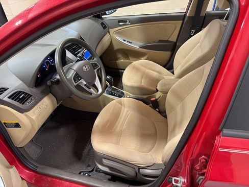 Used 2013 Hyundai Accent GLS w/ Premium Pkg image 11