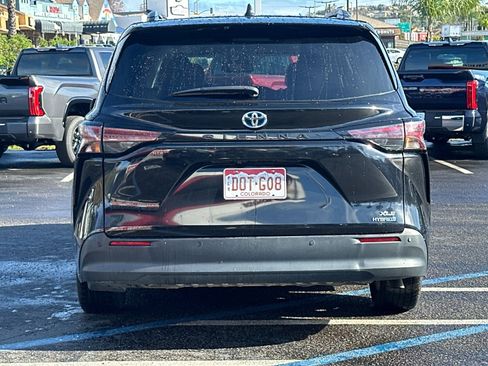 Used 2024 Toyota Sienna XLE image 4