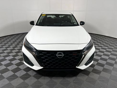 Used 2024 Nissan Altima 2.5 SR image 2