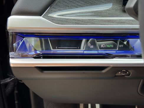 Used 2024 BMW i7 eDrive50 w/ M Sport Package RWD image 18