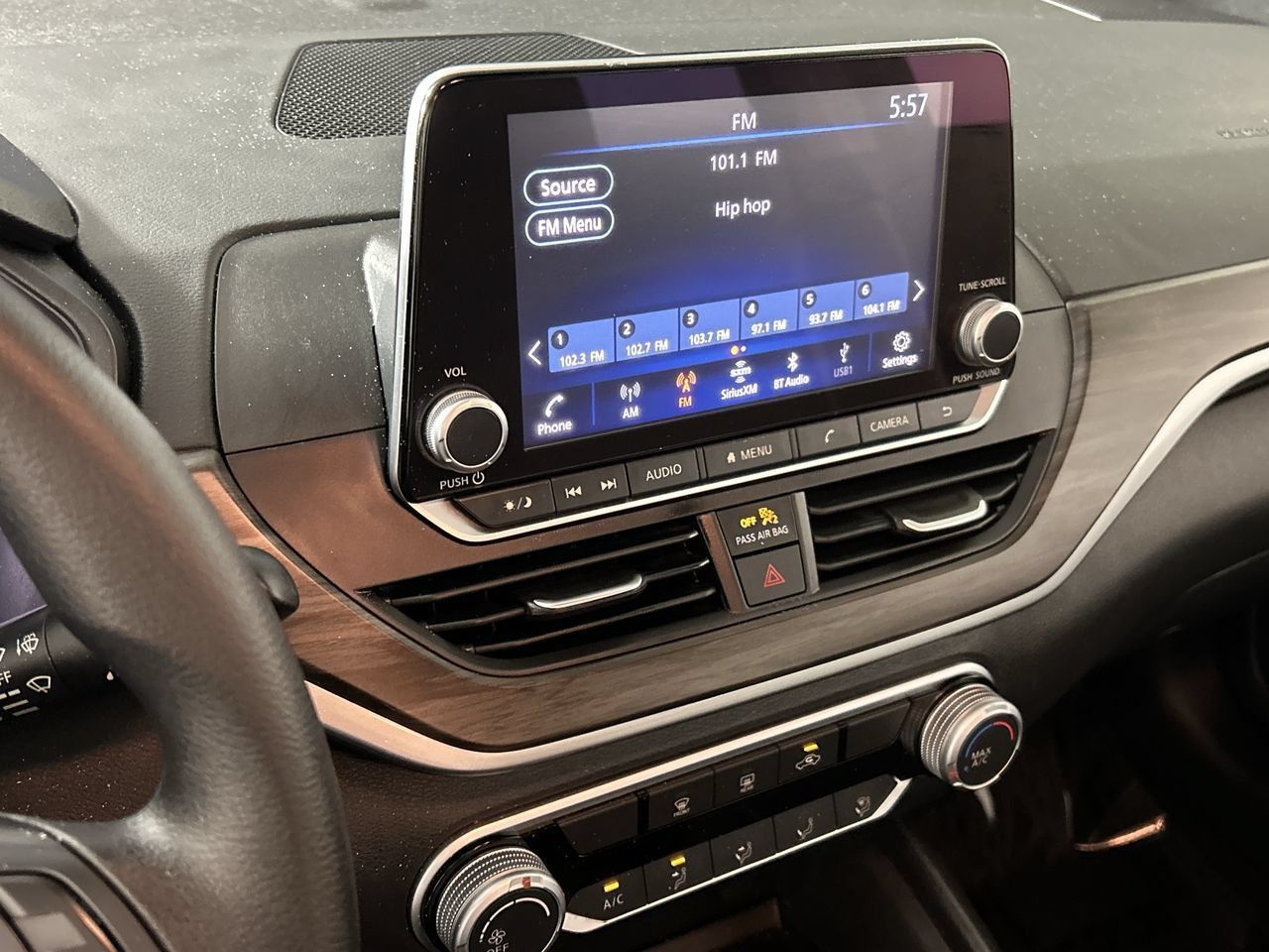 Used 2025 Nissan Altima 2.5 SV FWD image 17