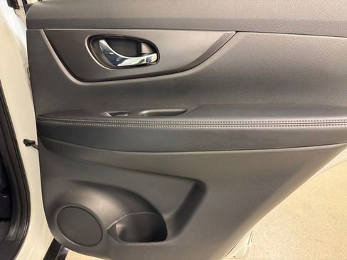 Used 2014 Nissan Rogue SV w/ SV Premium Package AWD/4WD image 25