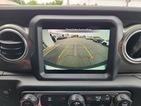 Used 2023 Jeep Wrangler Sahara image 16